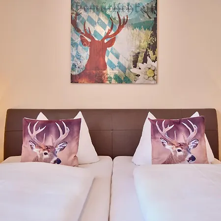 Platzhirsch Apartment *